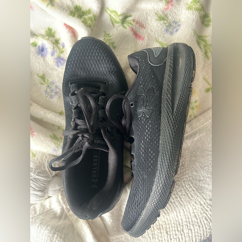 Under Armour women's Black Running Shoes